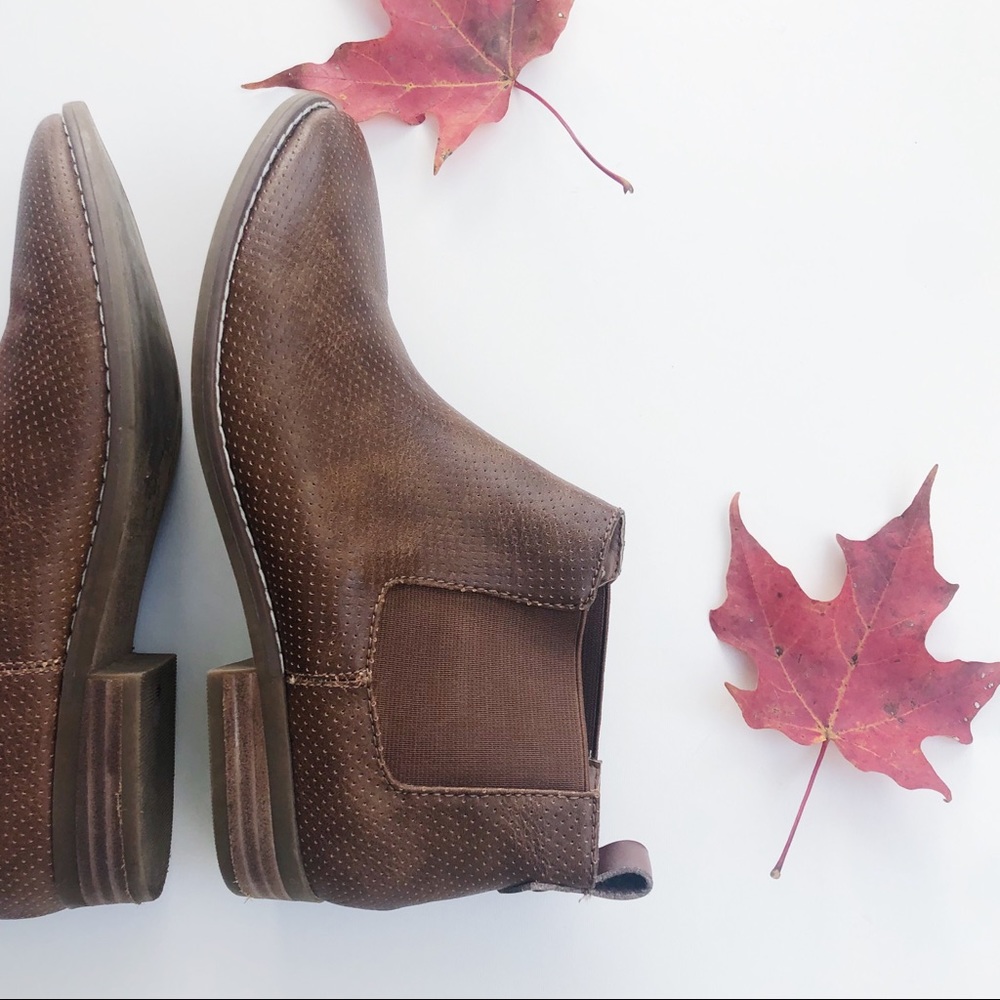 American Eagle brown ankle booties